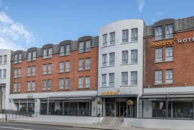 Modern hotel bar at Maldron Hotel Pearse Street, perfect for business meetings and events.