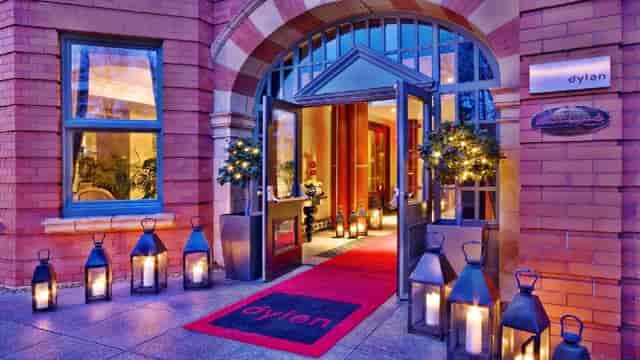 The Eddison Restaurant: Red carpet entrance for upscale corporate and social events.