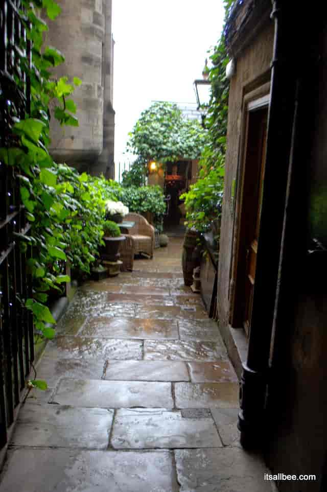 Intimate Witchery terrace alcove for luxury cocktail receptions and small outdoor events.