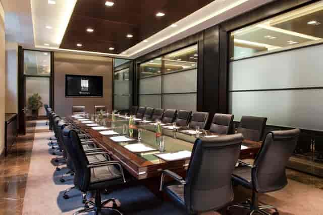 Stirling Suite boardroom setup for professional executive meetings and private corporate events.