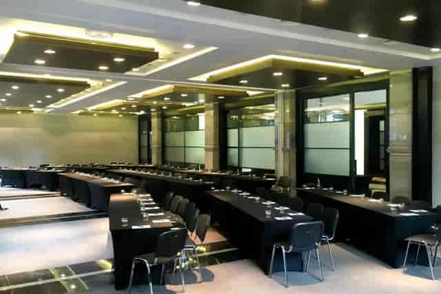 St Andrews Suite lecture-style corporate seminar room with modern professional lighting.