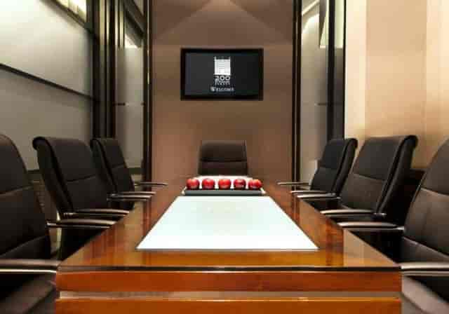 Robert Gordon Suite boardroom with wood table for executive meetings and corporate events.