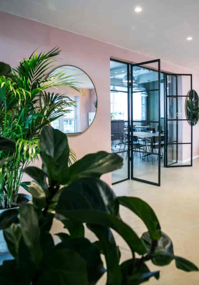 Modern SoHo Copenhagen rooftop with biophilic design for professional collaborative meetings.