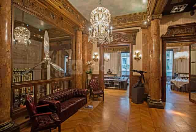 Galilée 2-3 historic venue, ornate architecture, ideal for executive meetings and VIP receptions.