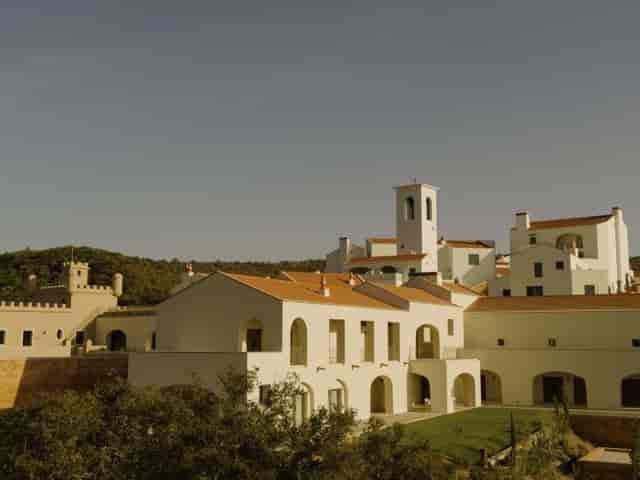 Oliveira Boardroom at Viceroy Ombria Algarve: elegant venue for executive meetings and retreats.