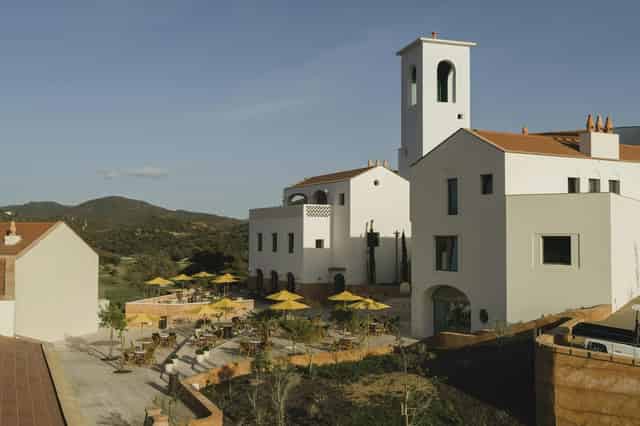 Sobreiro / Cork Oak Ballroom Garden