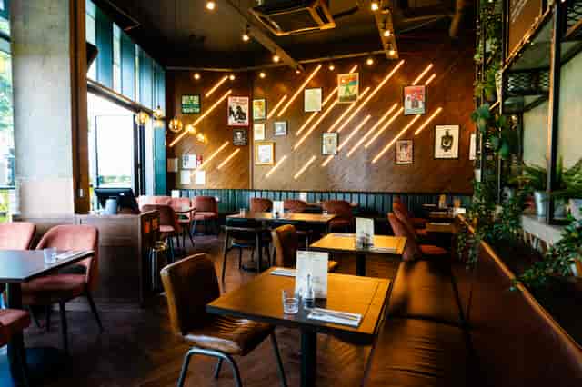 Leadbelly's dining area: high-ambiance space for networking mixers and corporate client dinners.