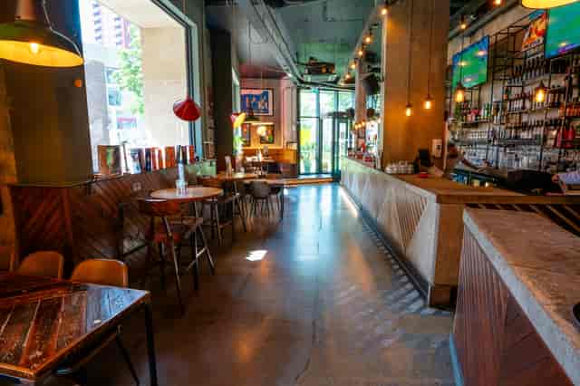Industrial bar area at Leadbelly's, ideal for networking mixers and post-work happy hours.