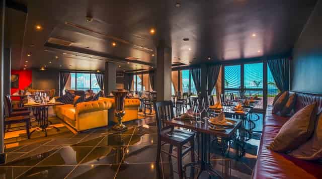 Bar & grill