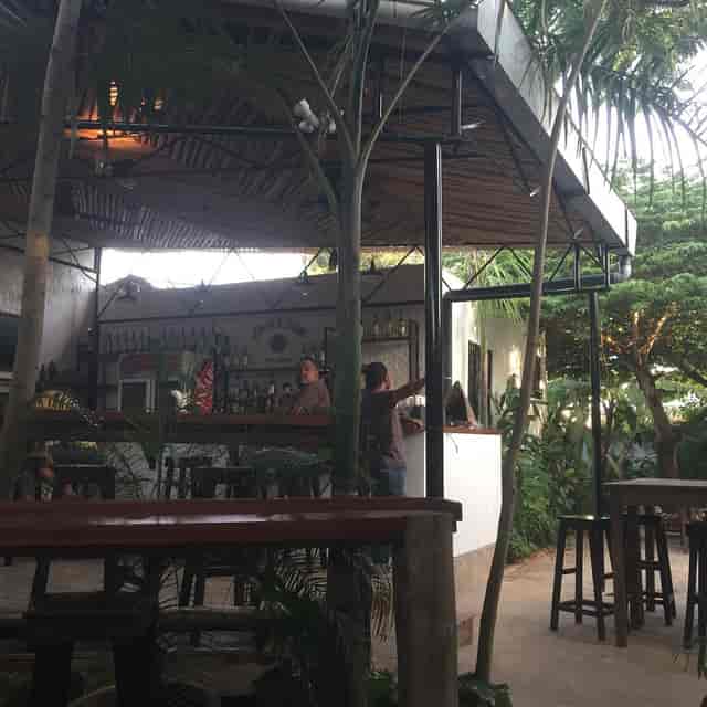 Open-air bar at The Slow Leopard for casual corporate mixer and team breakout sessions.