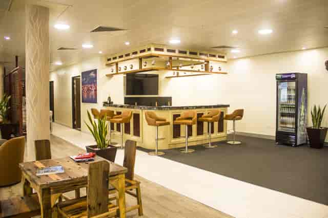 Empire Lounge with service bar and cafe seating for professional networking and corporate events.