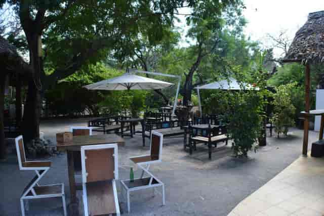 Annex in Triniti: Rustic, open-air breakout space for networking and team brainstorming events.
