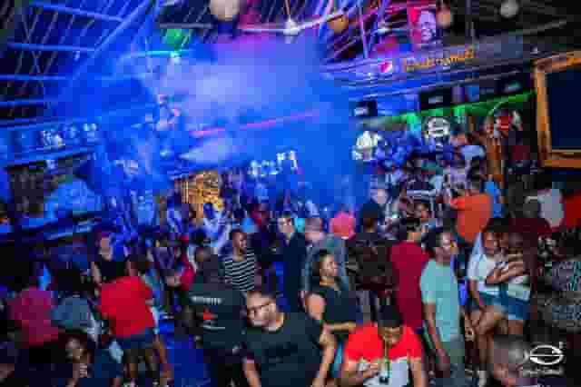 Bar & Nightlife
