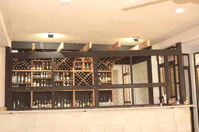 Rustic bar at Wistas Inn with wooden beams, perfect for casual event receptions and catering.