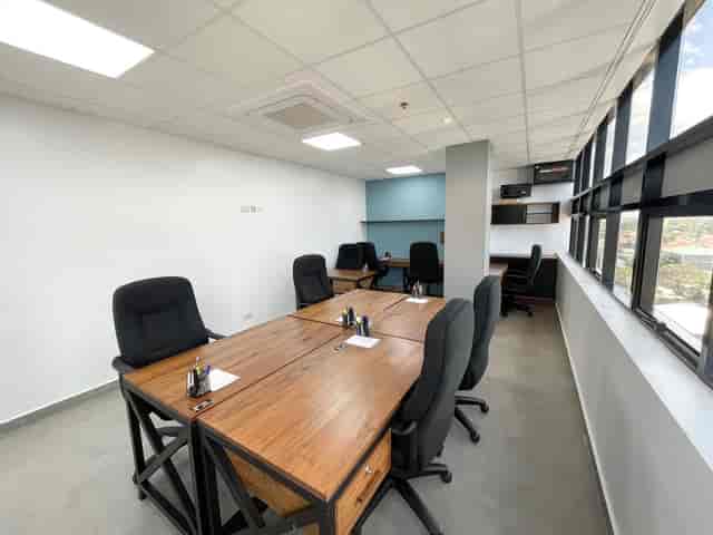 Boardroom at Research Flats for small strategy sessions and corporate meeting breakout groups.