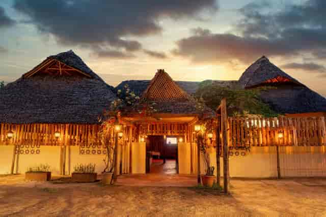Habanero Sports Bar: Exclusive venue with sunset ambiance for boutique corporate offsite events.
