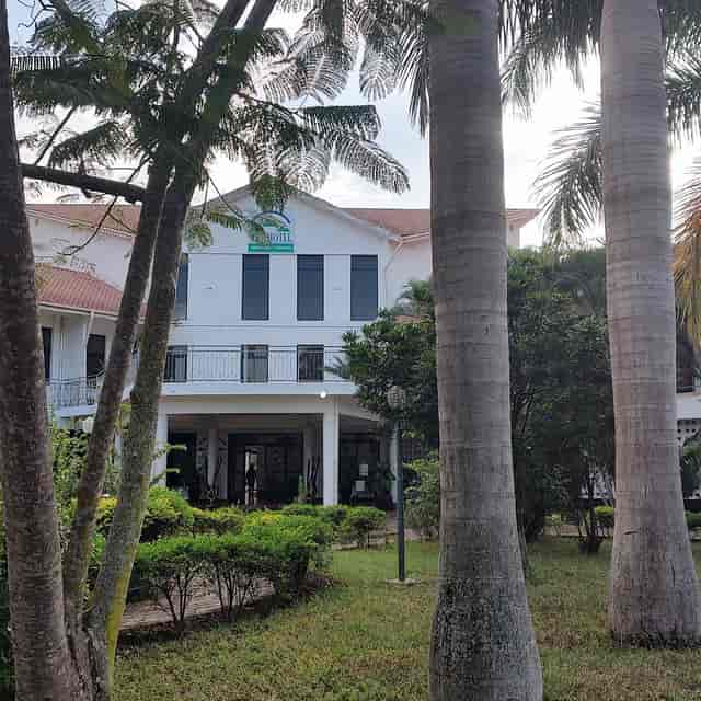 Colonial-style Arc Hotel banquet hall for corporate retreats and business breakout sessions.