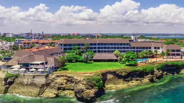 Hotel Sea Cliff suite with coastal waterfront for corporate incentive travel and group events.