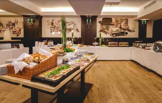 Buffet station at Gilden im Zims Brunnenzimmer for corporate luncheon catering.