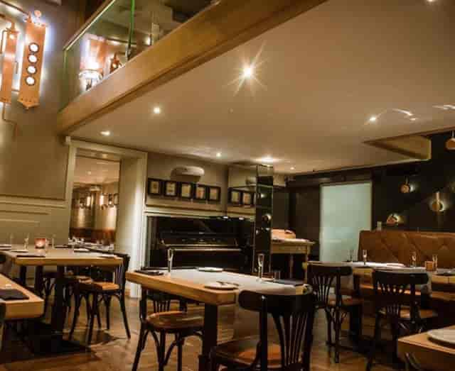 Elixir Restaurant: Private dinner venue with piano for upscale networking events.