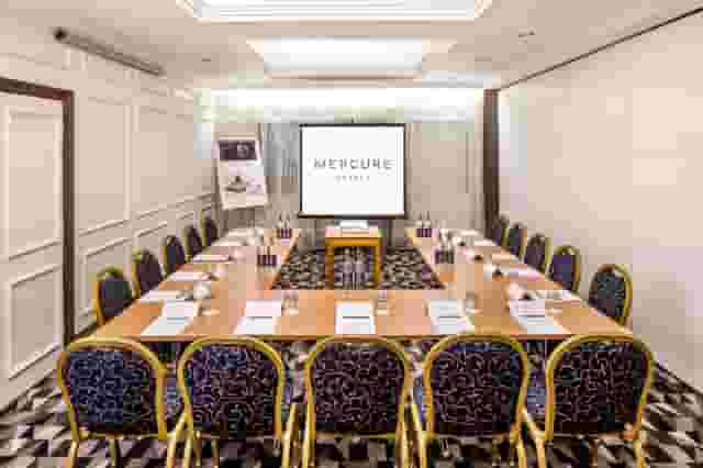 Lakeside Room 3