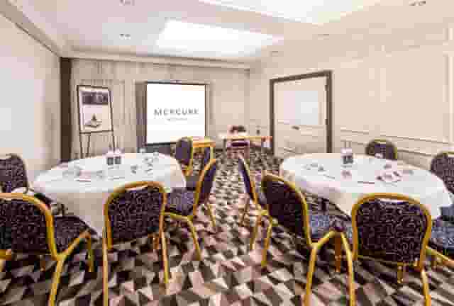 Lakeside Room 3