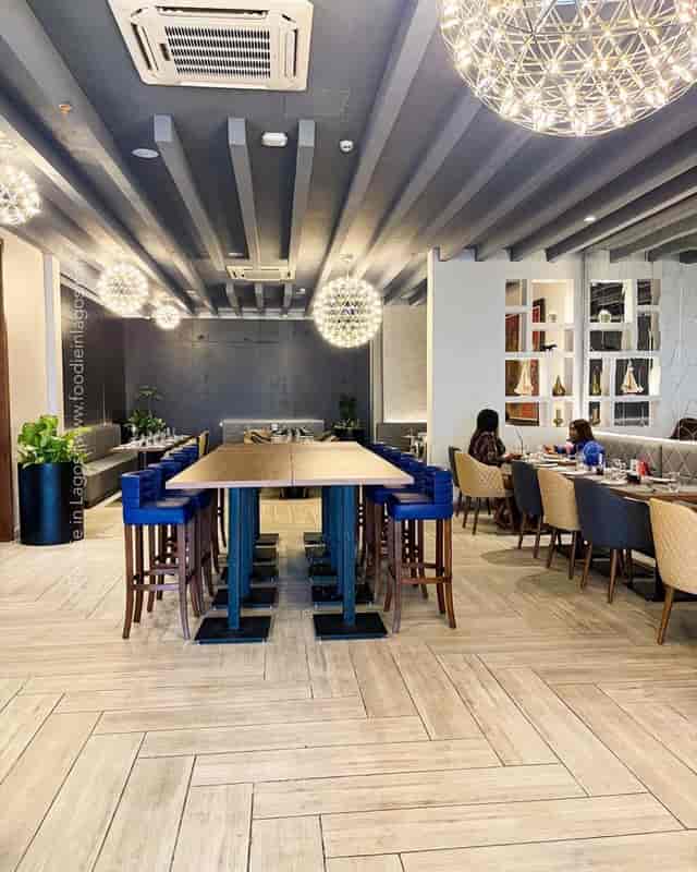 Mist Restaurant: Modern corporate networking venue with flexible communal seating.
