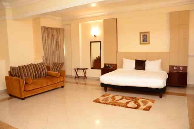 Atlantic Hall BWC Hotel: VIP guest room with lounge area, ideal for business meetings and events.