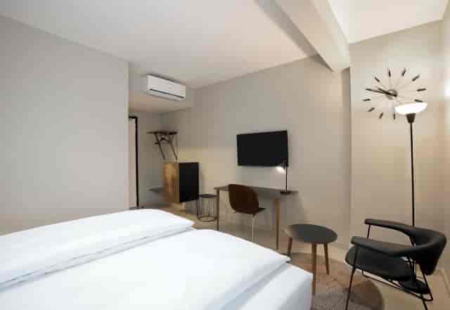 Minimalist Nordic Hotel Lagos meeting room with ergonomic workspace for corporate events.