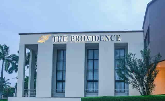 Modern hotel banquet hall exterior for corporate retreats and professional board meetings.