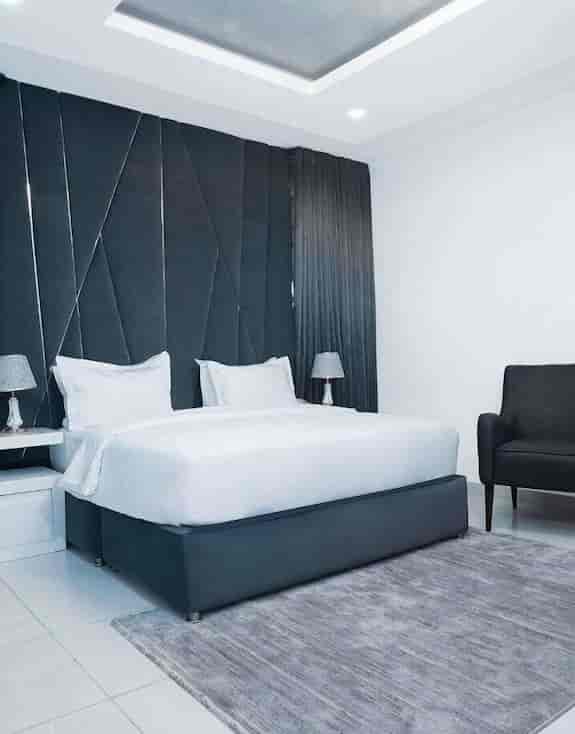 Royale Suite at Mambillah Hotel: Luxury guest room for VIP accommodations and executive travel.