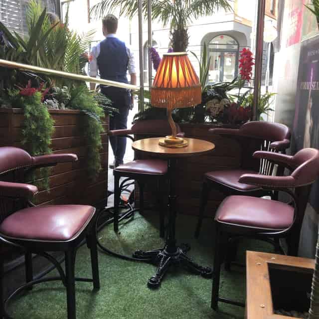 Cocktail lounge