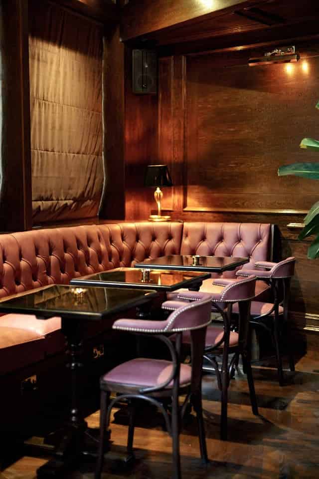 Cocktail lounge