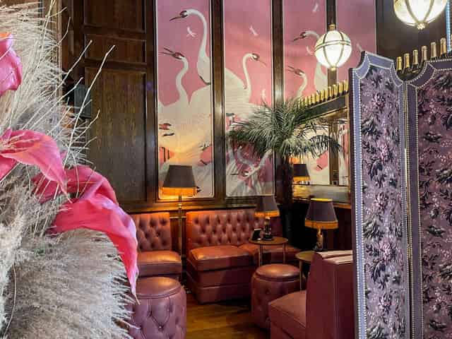 Cocktail lounge