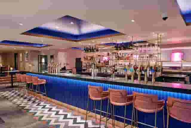 Le Monde Hotel, Bar & Restaurant