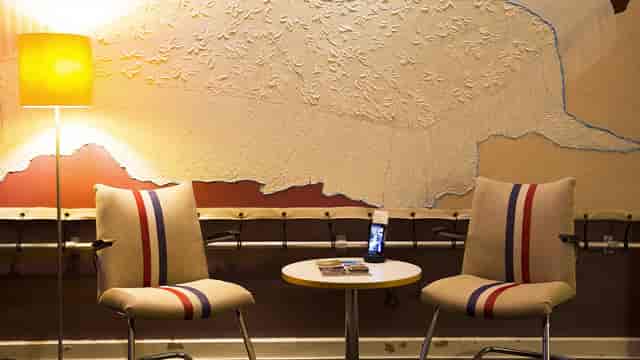 Hotel Pincoffs luxury suite: elegant breakout vignette for intimate professional networking events.