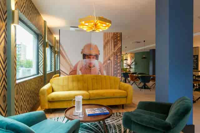 Creative meeting breakout room with lounge seating for corporate events and team workshops.