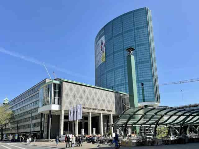 Business Spot Basic at WTC Rotterdam, branded tower for corporate summits and networking events.