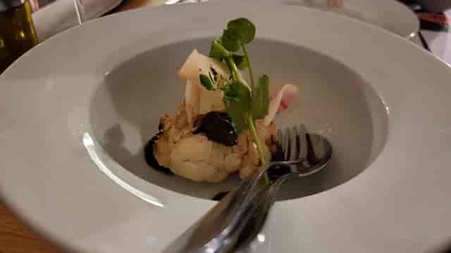 Gourmet vegetarian starter at BIRD Rotterdam, elegant catering for upscale corporate events.