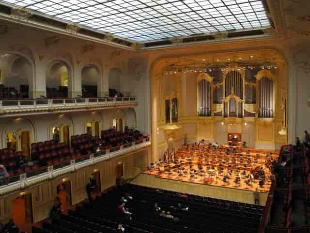 Großer Saal auditorium with tiered seating, ideal for keynote addresses and awards galas.