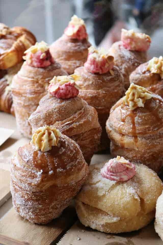 Artisanal cafe catering for corporate events and professional morning break networking.
