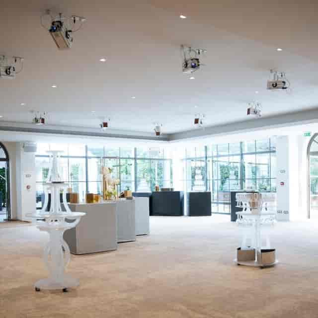 Pavillon Gabriel conference room, modern venue for cocktail receptions and corporate exhibitions.