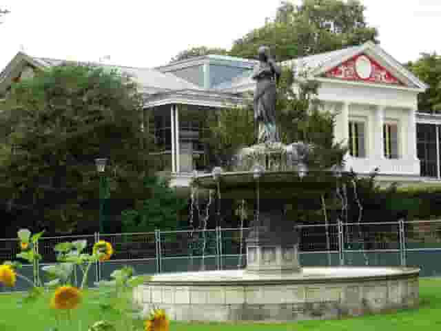 Salon Alcazar