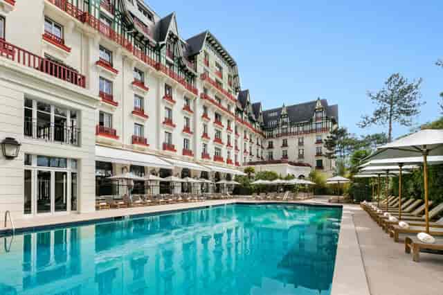 Luxury resort in L'Hermitage with outdoor terrace for executive retreats and incentive travel.