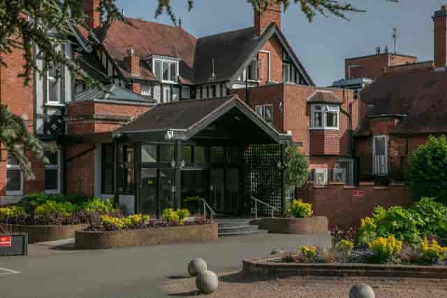 Manor-style Stoneleigh & Warwick hotel venue for corporate workshops and upscale private events.