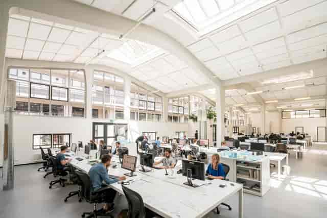 Light-filled industrial venue for co-working retreats and creative workshops at Het Industriegebouw.