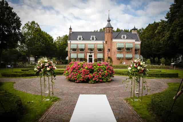 Luxury outdoor wedding ceremony setup at Landhuis de Oliphant garden.
