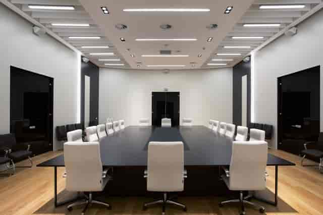 Minimalist boardroom at Cambridge Astana AIFC for executive strategy and high-stakes meetings.