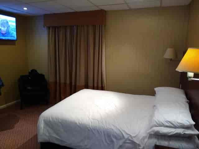 Standard hotel room at Apollo Hotel Burgundy, ideal for budget business travel and event lodging.