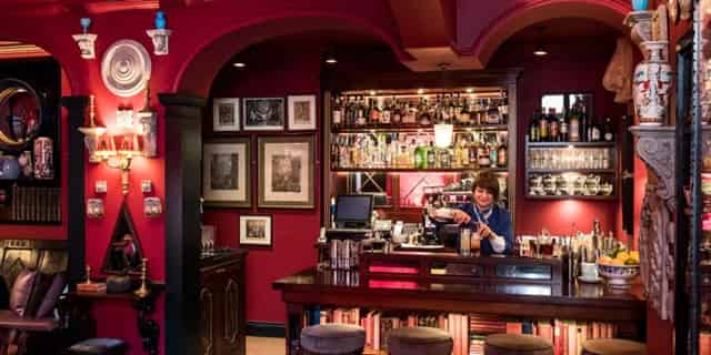 Cocktail bar